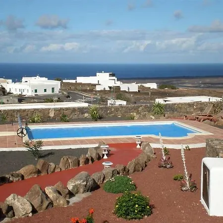 Holiday home Sleeps 2 Pool Wifi T691364