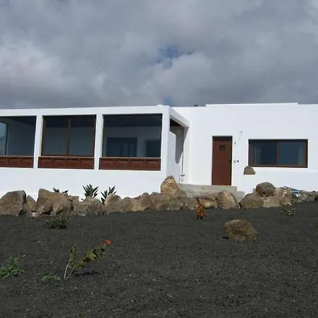 Holiday home Sleeps 2 Pool Wifi T691364 *