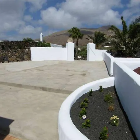 Holiday home Sleeps 2 Pool Wifi T691364