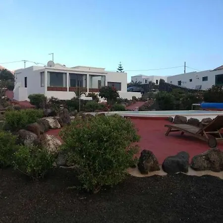 Sleeps 2 Pool Wifi T691364 *